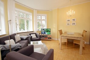 Fernseher, DVD-Player, Stereoanlage