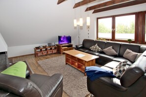 Fernseher, Kamin, DVD-Player, Stereoanlage