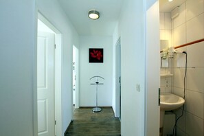 Hair dryer, towels - Ferienwohnung mit 4- Zimmern auf ca. 120m² (Wyk auf Föhr)