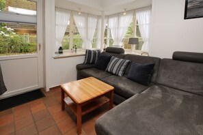 Fernseher, Kamin, Stereoanlage