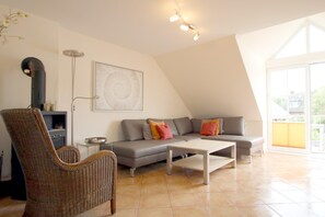 Fernseher, Kamin, DVD-Player, Stereoanlage