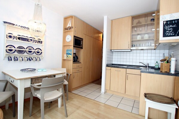 Kühlschrank, Mikrowelle, Geschirrspüler