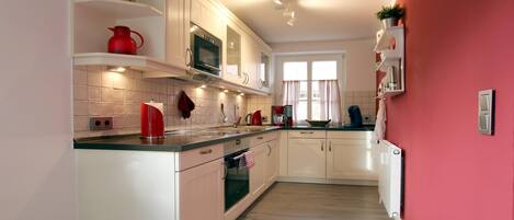 Micro-ondes, four, lave-vaisselle