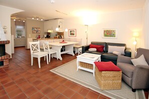 Fernseher, Kamin, DVD-Player, Stereoanlage