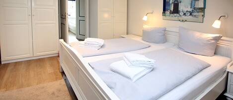 2 bedrooms, iron/ironing board, free WiFi