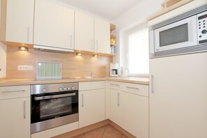 Kühlschrank, Mikrowelle, Ofen, Geschirrspüler