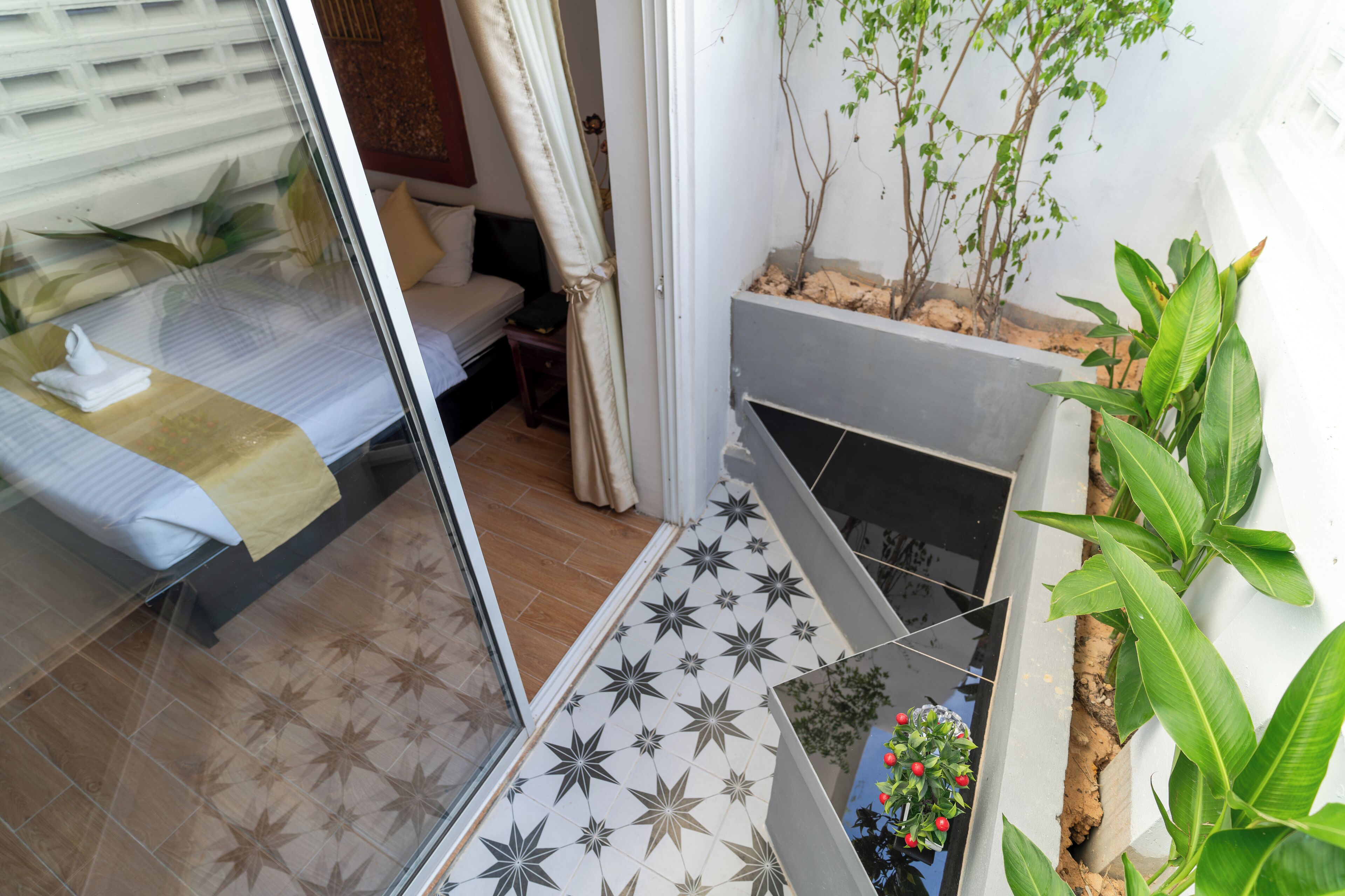 classic double room | 1 bedroom, in-room safe, individually decorated, individually furnished