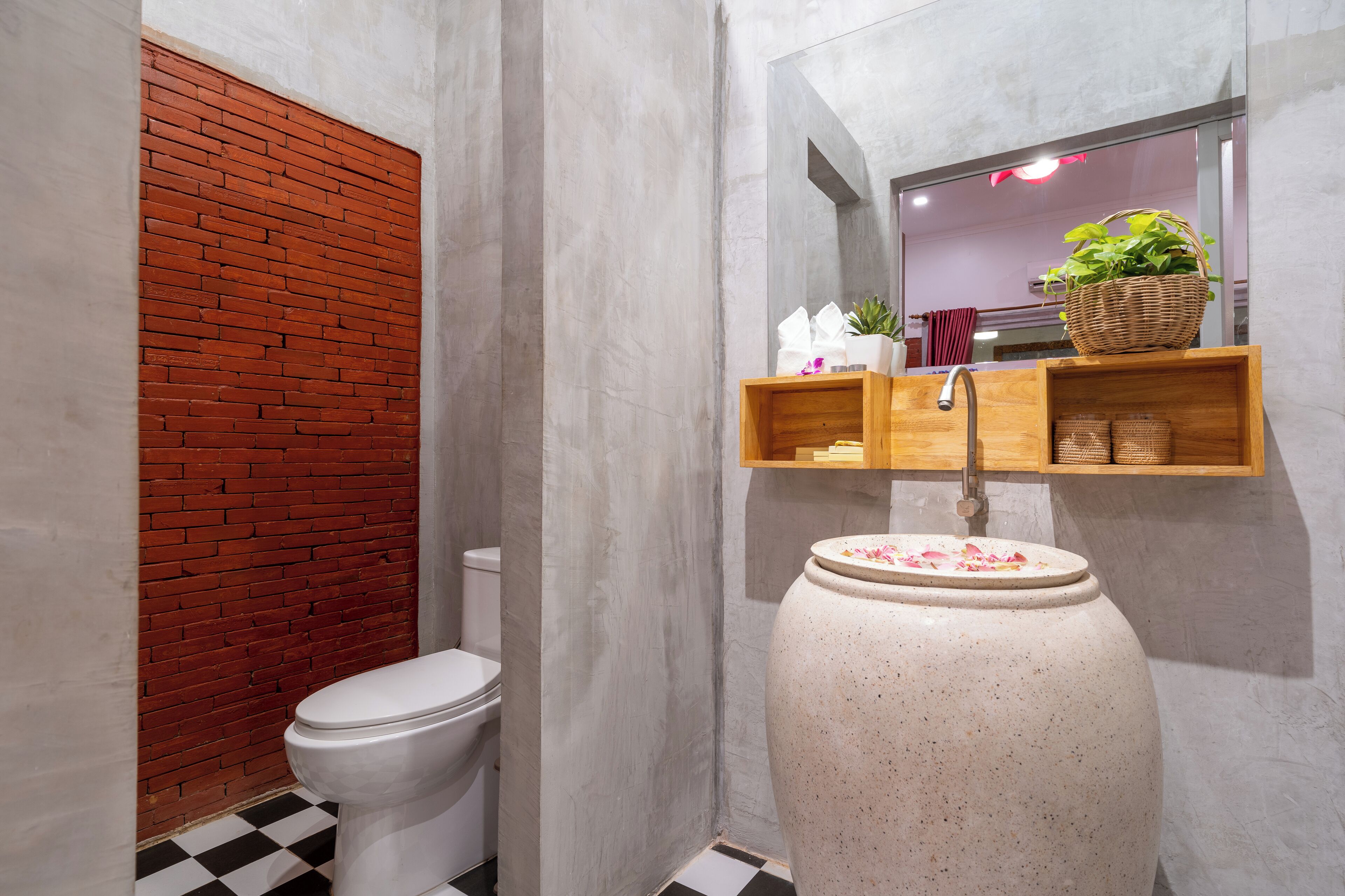 classic double room | bathroom | hydromassage showerhead, hair dryer, slippers, bidet