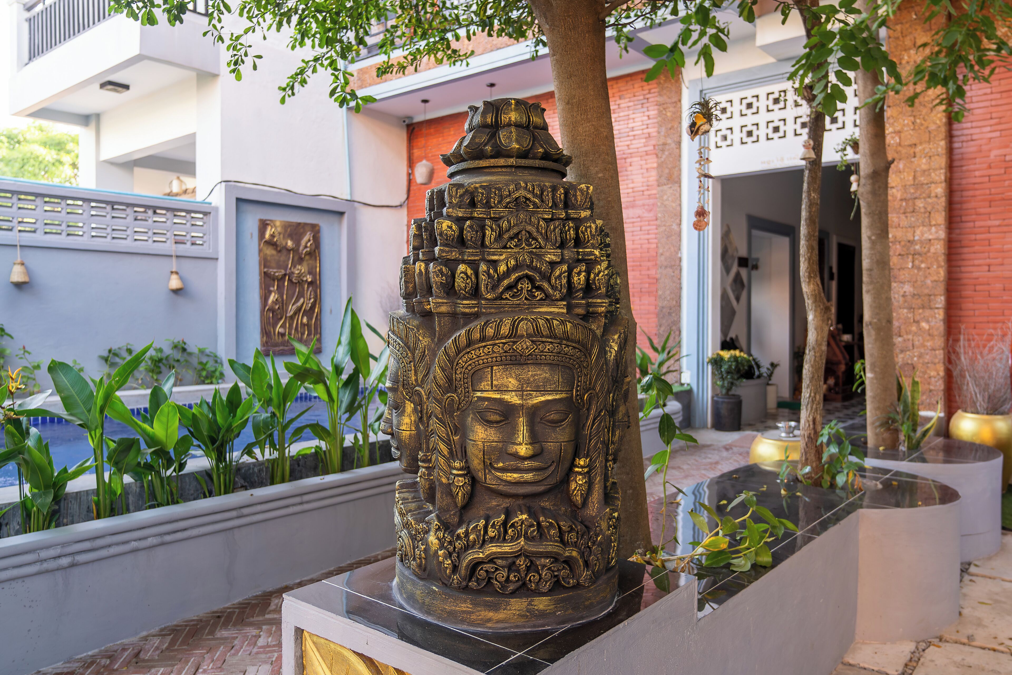 Vista frontal de la propiedad