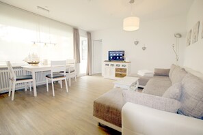 Fernseher, DVD-Player, Stereoanlage