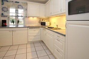 Kühlschrank, Mikrowelle, Ofen, Geschirrspüler