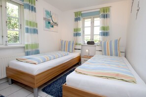 2 bedrooms, iron/ironing board, free WiFi