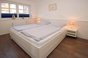2 bedrooms, iron/ironing board, free WiFi