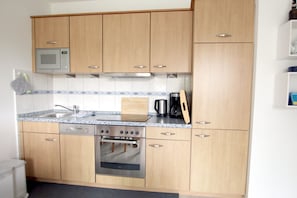 Microondas, horno y lavavajillas