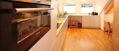 Microwave, oven, stovetop, dishwasher