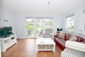Fernseher, Kamin, DVD-Player, Stereoanlage