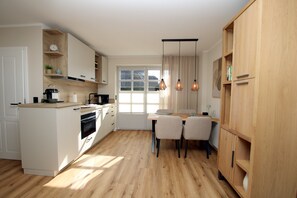 Microwave, oven, dishwasher - Ferienwohnung mit 2- Zimmern auf ca. 48m² (Wyk auf Föhr)