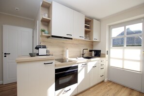 Microwave, oven, dishwasher - Ferienwohnung mit 2- Zimmern auf ca. 48m² (Wyk auf Föhr)