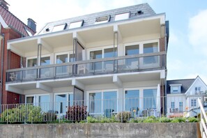 Exterior - Ferienwohnung mit 2- Zimmern auf ca. 38m² mit Direktem Meerblick (Wyk auf Föhr)