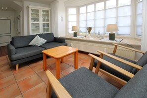 TV, DVD player, stereo - Ferienwohnung mit 3- Zimmern auf ca. 48m² (Wyk auf Föhr)