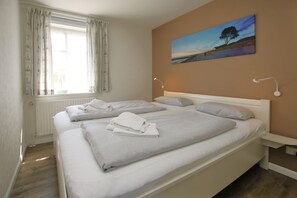 2 bedrooms, iron/ironing board, free WiFi