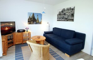 Fernseher, DVD-Player, Stereoanlage