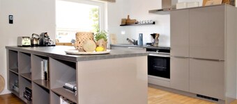 Ferienwohnung mit Garten, Insgesamt 6- Zimmern, 4 SZ und 3 Bädern auf ca. 160qm