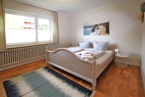 4 bedrooms, iron/ironing board, free WiFi