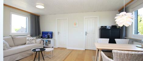 Télévision, lecteur de DVD, chaîne hi-fi