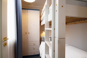 1 habitación, tabla de planchar con plancha y wifi gratis