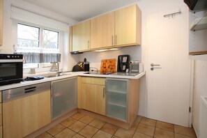 Kühlschrank, Mikrowelle, Ofen, Geschirrspüler
