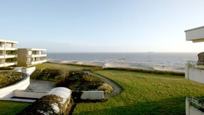 A coastal hotel with a view of the sea. - Ferienwhg. Wyk, mit 2 Zimmern, ca. 52 m² im 1.og mit Meerblick auf die Halligen (Wyk auf Föhr)