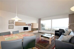 Fernseher, DVD-Player, Stereoanlage