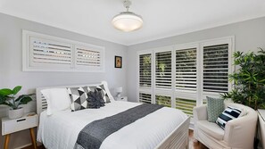 2 bedrooms, iron/ironing board, WiFi, bed sheets - Sandcastles - Pet Friendly Accommodation (Budgewoi)