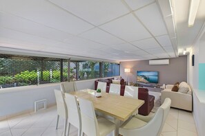 Interior - Sandcastles - Pet Friendly Accommodation (Budgewoi)