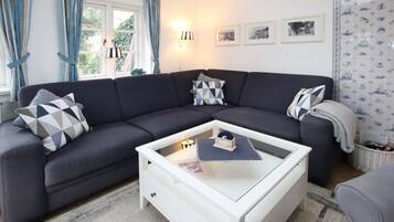 Fernseher, Kamin, Stereoanlage