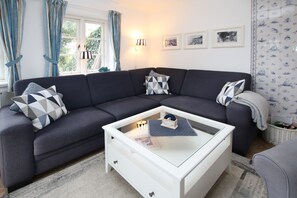 Fernseher, Kamin, Stereoanlage