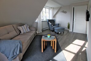 Fernseher, DVD-Player, Stereoanlage