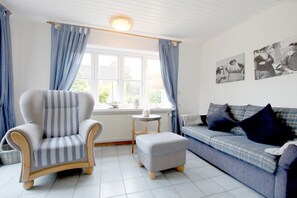 Fernseher, DVD-Player, Stereoanlage