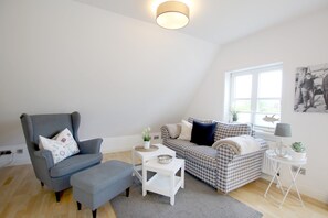 Fernseher, DVD-Player, Stereoanlage