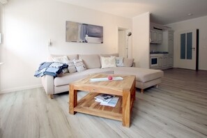 Fernseher, DVD-Player, Stereoanlage