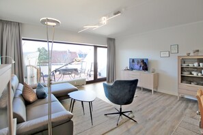 Fernseher, DVD-Player, Stereoanlage