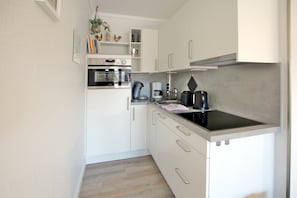 Mikrowelle, Ofen, Geschirrspüler