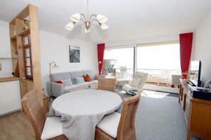 Fernseher, DVD-Player, Stereoanlage