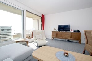 Fernseher, DVD-Player, Stereoanlage