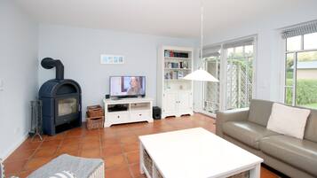 Fernseher, Kamin, DVD-Player, Stereoanlage