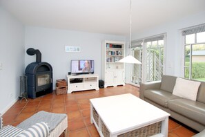 Fernseher, Kamin, DVD-Player, Stereoanlage