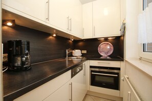 Kühlschrank, Mikrowelle, Ofen, Geschirrspüler