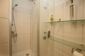 Douche, sèche-cheveux