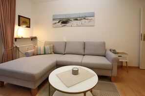 Fernseher, DVD-Player, Stereoanlage